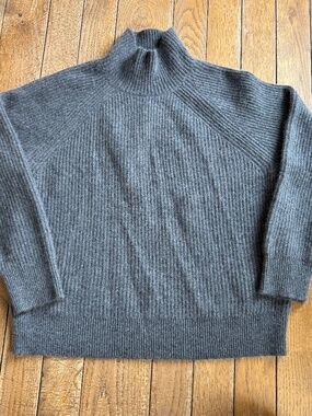J. Crew Ribbed Cashmere Turtleneck Sweater Grey Relaxed Fit Women's Medium